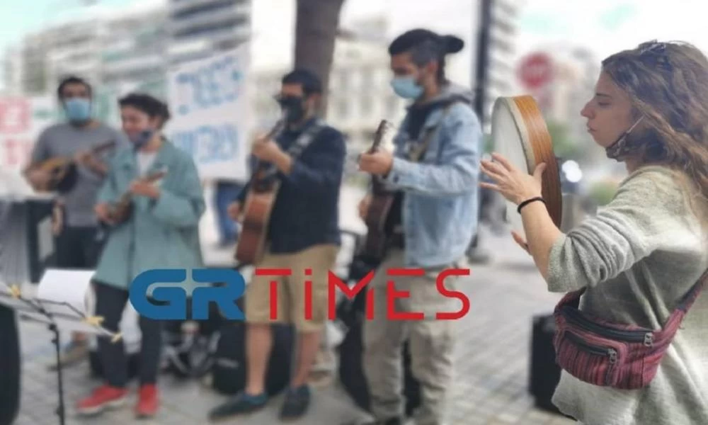 Θεσσαλονίκη: Διαμαρτυρία καλλιτεχνών στο κέντρο της πόλης